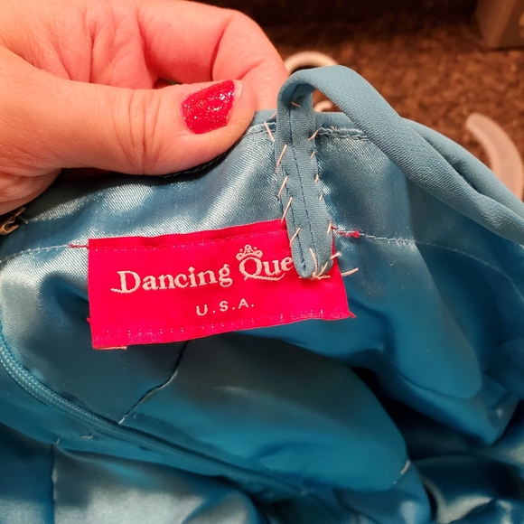 Formal Dress - Picture 2 of 3